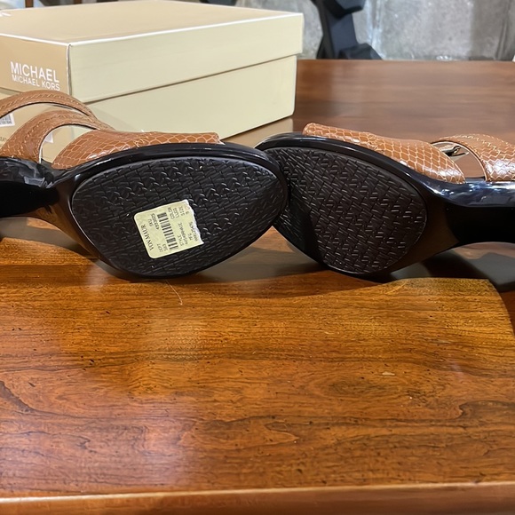 Michael Kors heels - Picture 4 of 7